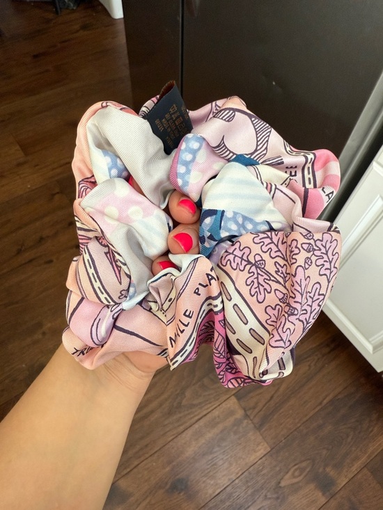 Louis Vuitton Silk Hair Oversized Scrunchie main image 7